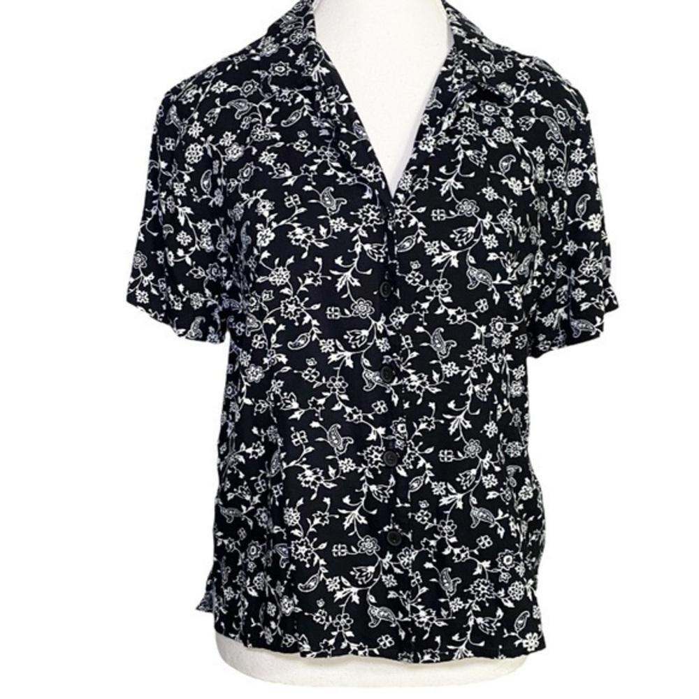 Sag Harbor Black and White Floral Button Down Short Sleeve Blouse